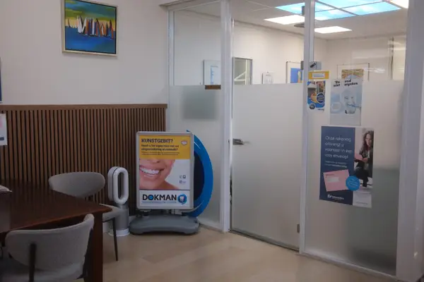 Ingang Tandprotheticuspraktijk Dokman Sleeuwijk